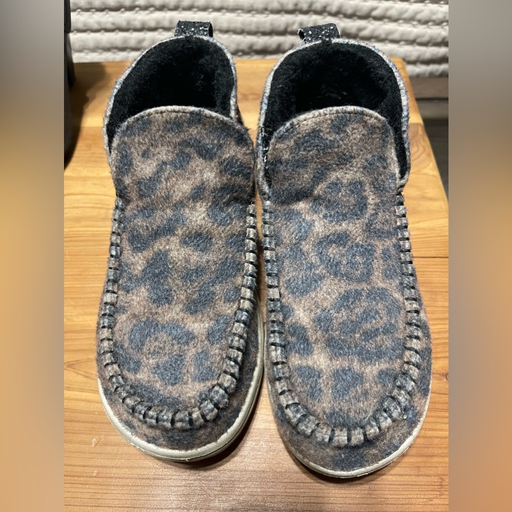 Size 6 leopard print hey dudes